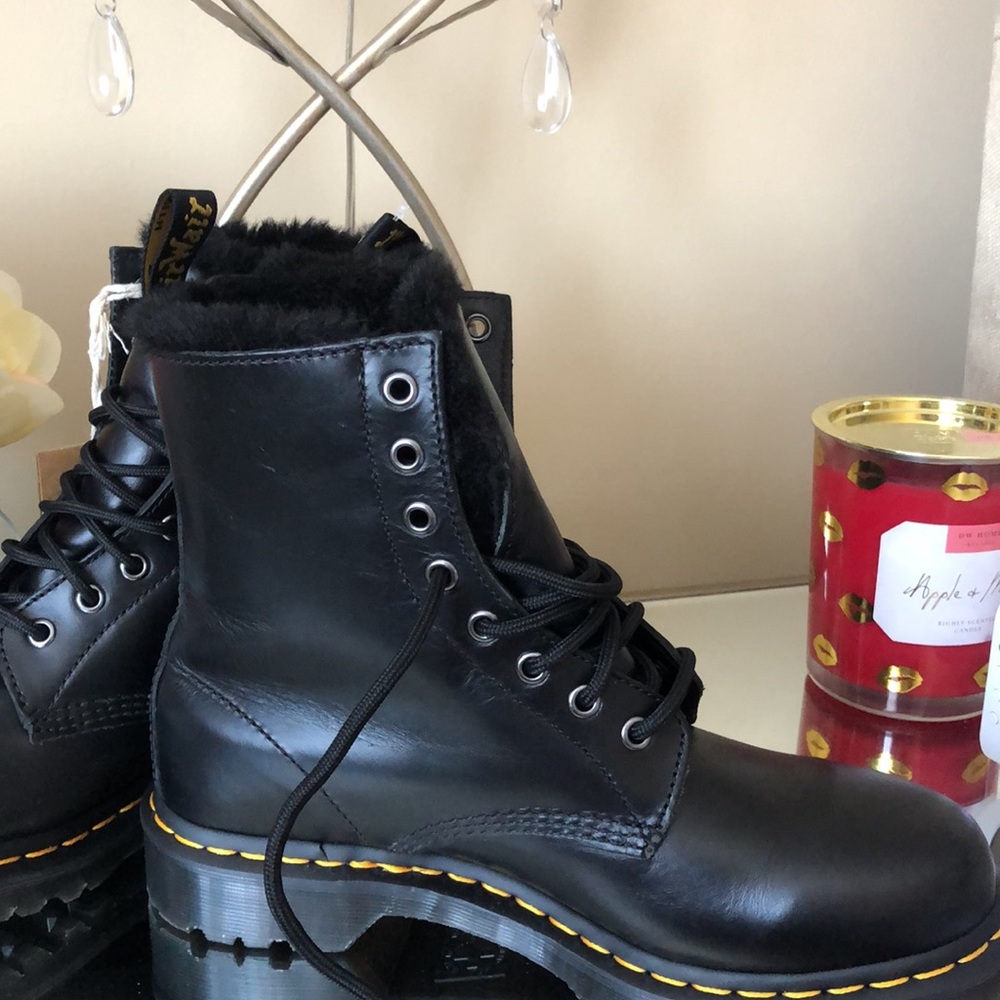 Dr. Marten 1460 WOMEN'S Black EYE FAUX FUR LINED BOOTS - Picture 7 of 10